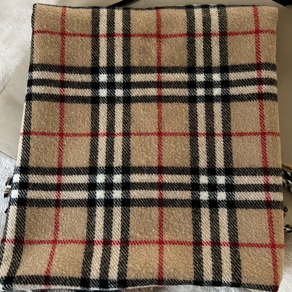 Vintage Burberry’s rectangle scarf - Picture 8 of 10